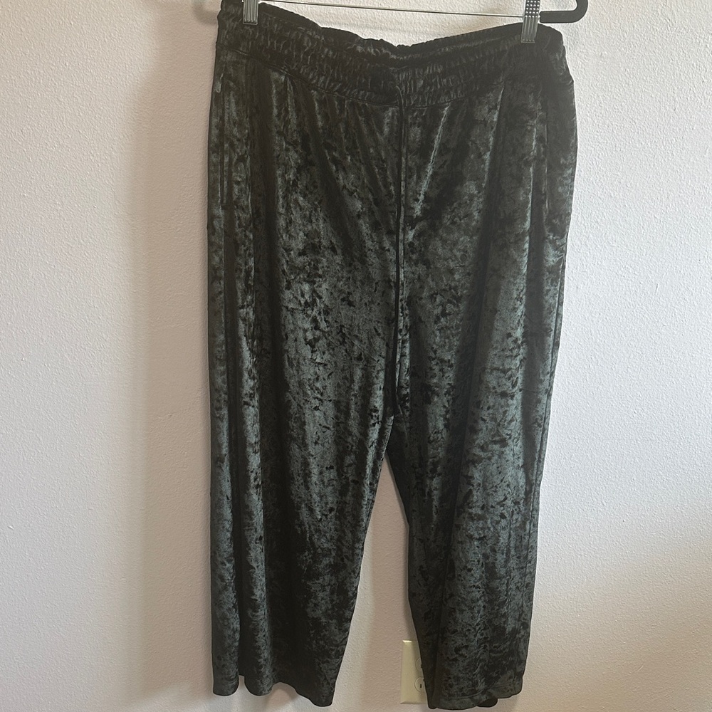 Velvet Elastic-Waist Wide Leg Joggers in Black